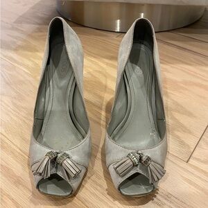 Tod's Elegant Gray Tassel Heels